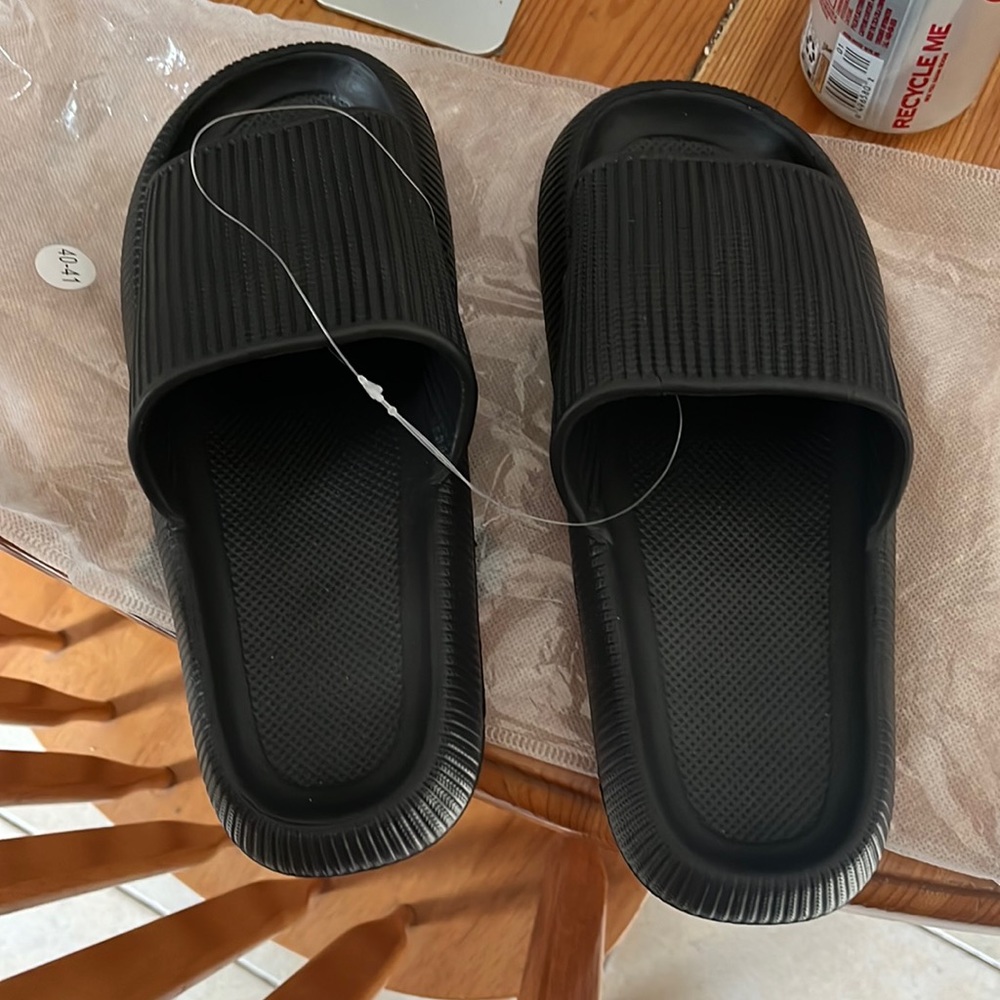 Size 10 pillow slides